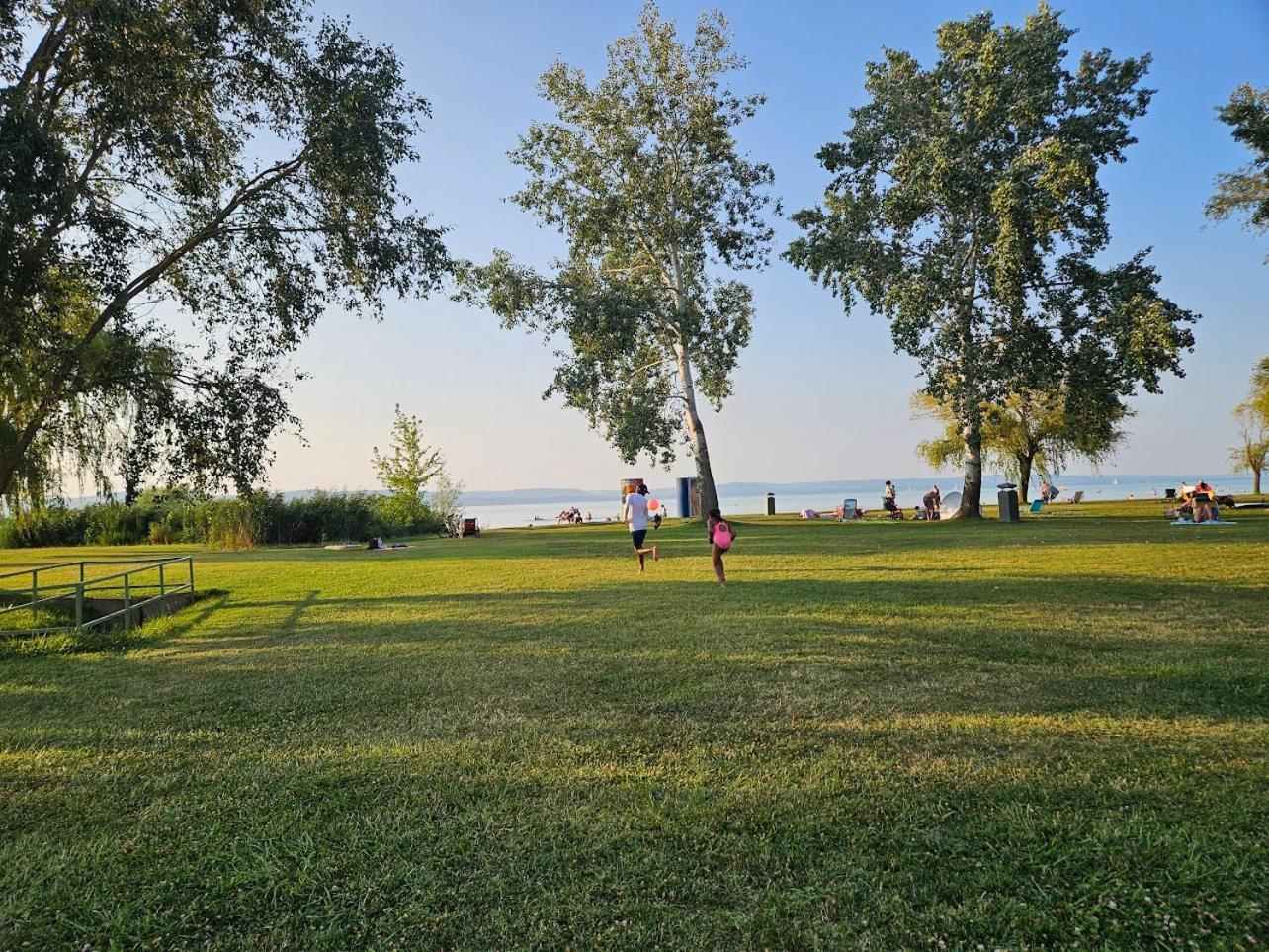 Green Apartman Balatonlelle Eksteriør billede